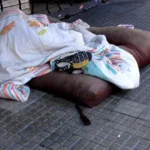 Una familia quedó atrapada cuando su casa estaba en llamas; policías rescataron a las tres víctimas