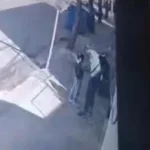 Buscan a un hombre que cayó al río Negro junto a una retroexcavadora