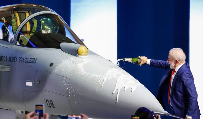 Lula-este-miercoles-en-el-avion-presidencial-de-camino-a-Gaviao-Paixoto