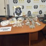 Operación Surán: cuatro detenidos y arsenal incautado en allanamientos por homicidio en Cruz de Carrasco