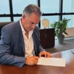 Detienen a un hombre en Rocha con droga y un arma de fuego mientras circulaba en camioneta